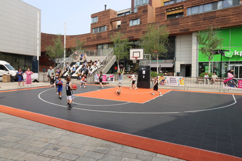 Kinderen sporten in Almere
