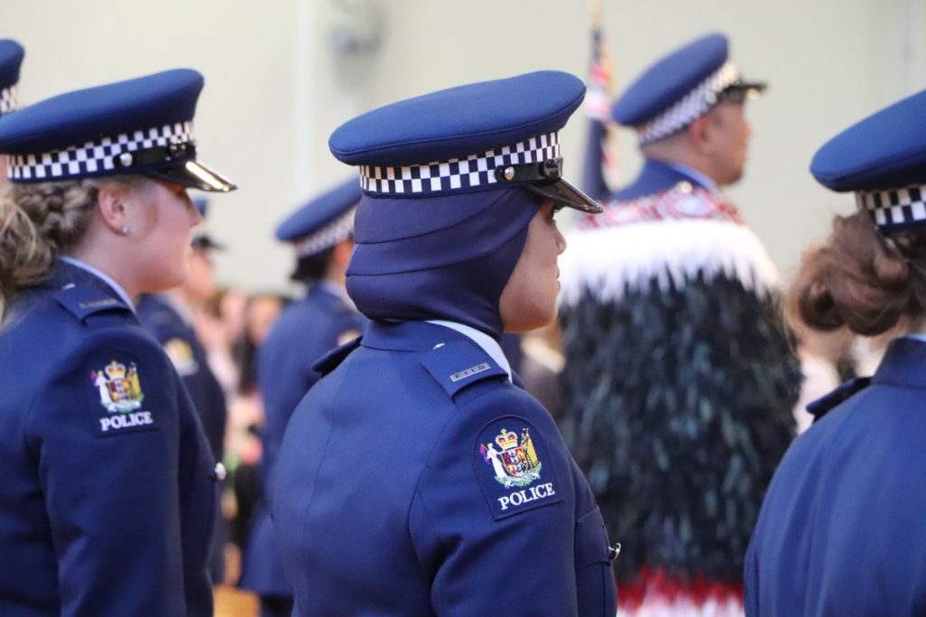 Agenten in Nieuw-Zeeland mogen sinds november 2020 een door de politie uitgegeven hoofddoek dragen.
