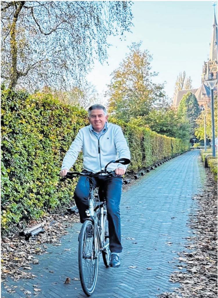 Pieter Meeuwis op de fiets in Best