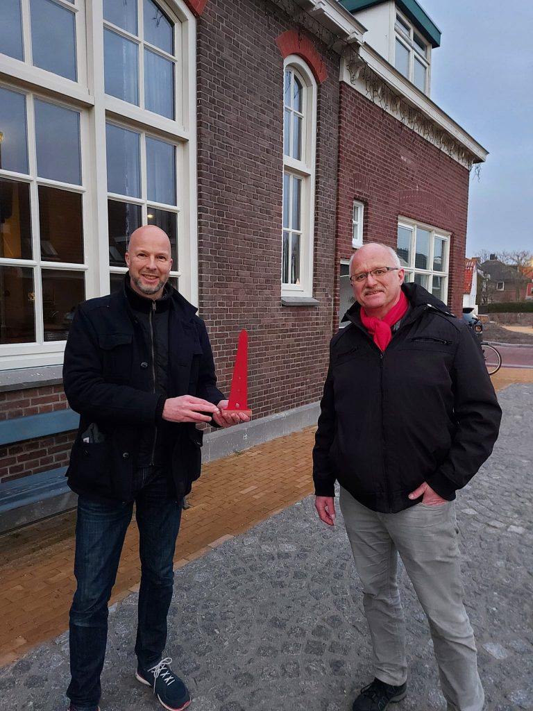 Lijsttrekker Hans Verhoef en Tweede Kamerlid Tjeerd de Groot, tijdens het bezoek van het Kamerlid aan Huisduinen