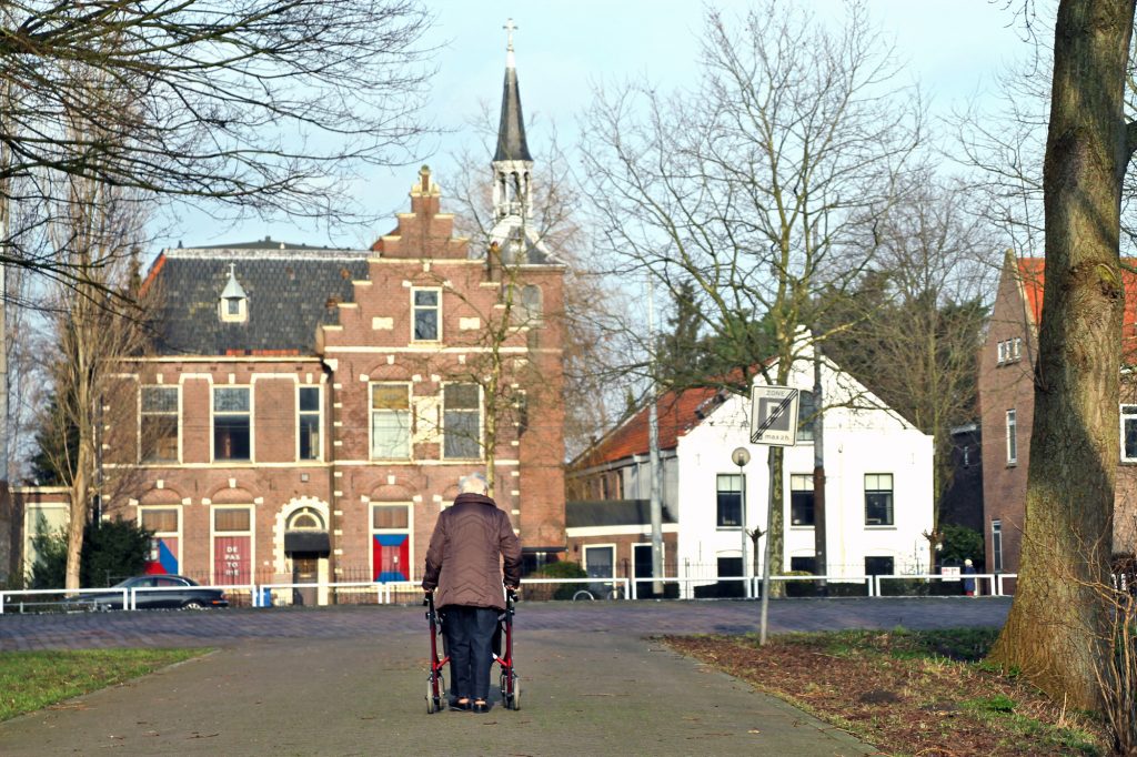 Foto mevrouw met rollator