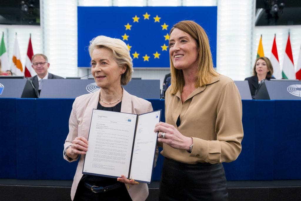 De nieuwe Commissievoorzitter Ursula von der Leyen met Parlementsvoorzitter Metsola