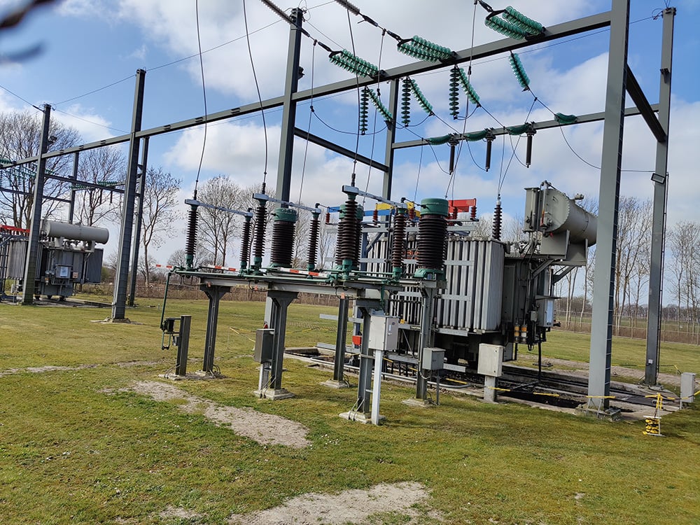 Het middenspanningsstation van Enexis bij Onna.