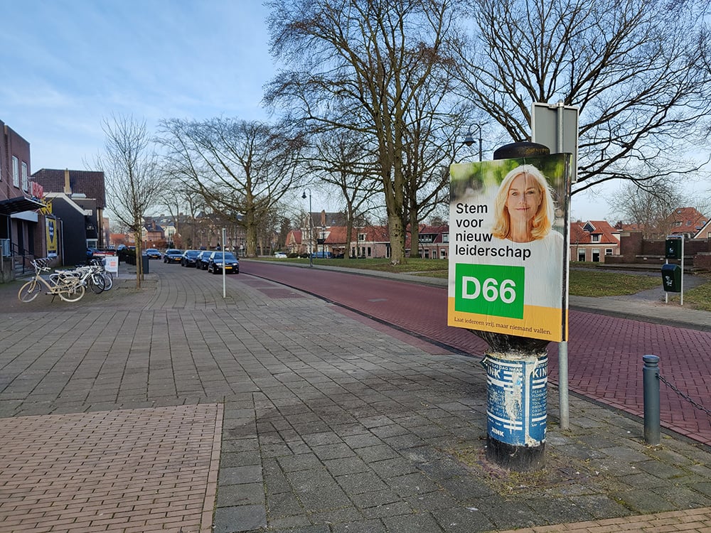 Verkiezingsposter van Sigrid Kaag in Steenwijk.